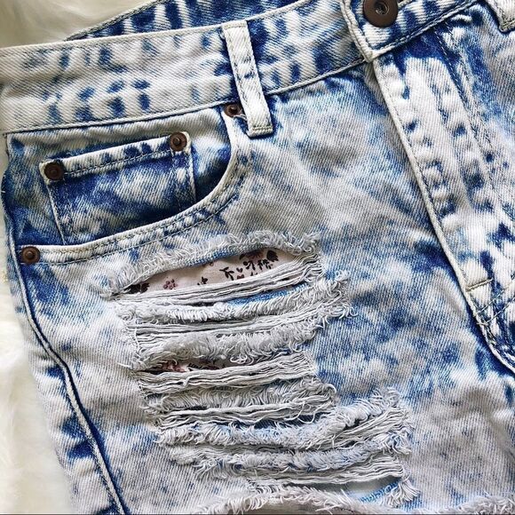 Acid Washed Distressed Shorts - Picture 3 of 4